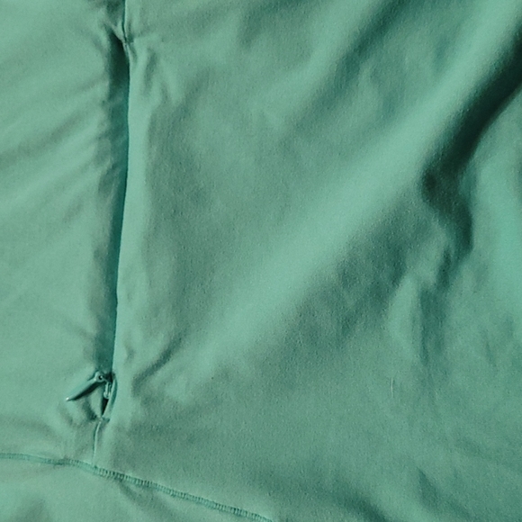 EUC FABLETICS ACTIVEWEAR TOP W/ POCKETS AND HOOD SZ SMALL - Picture 8 of 9